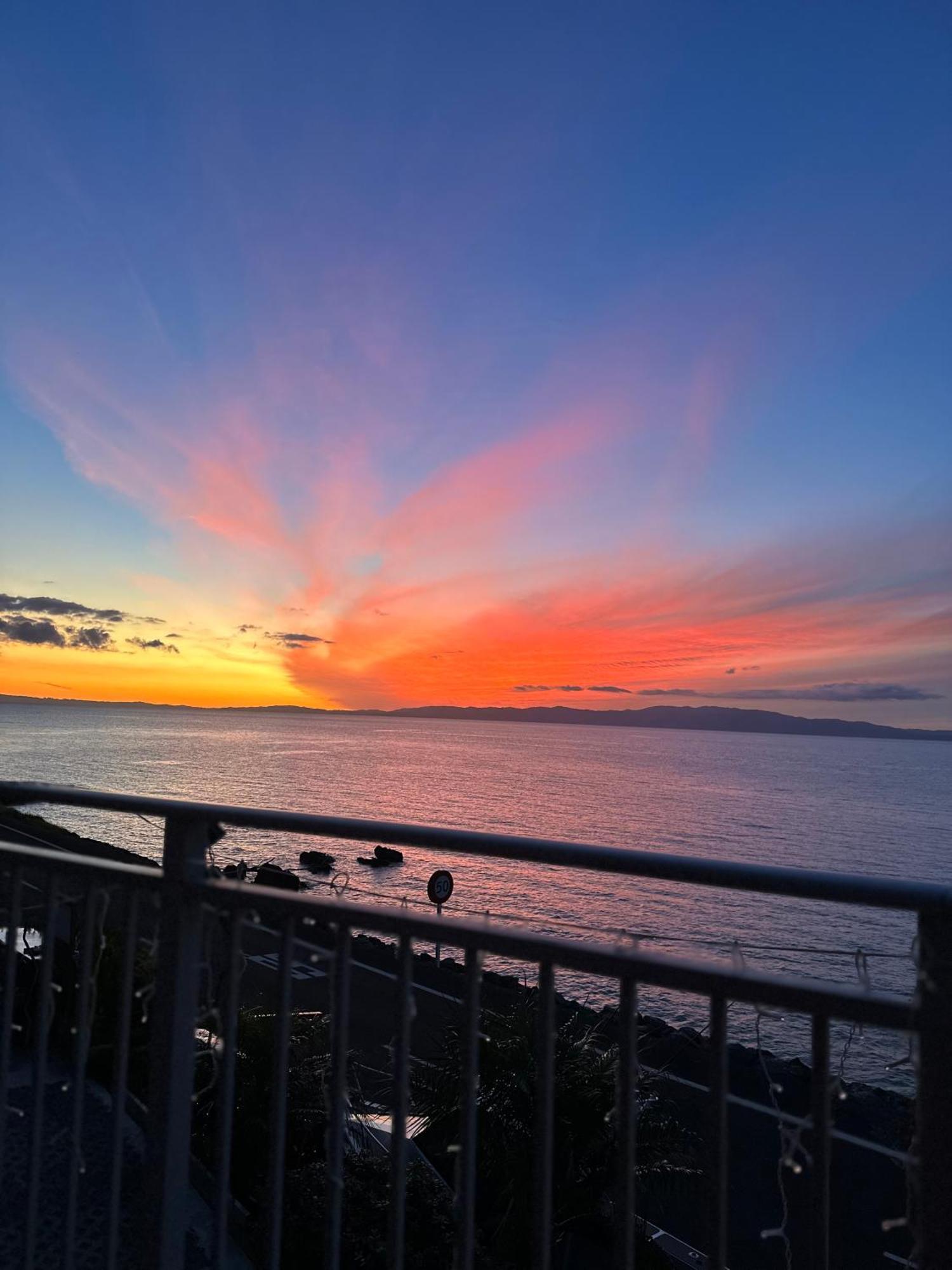 Te Mata Bay Seaviews Bed & Breakfast Tapu Bagian luar foto